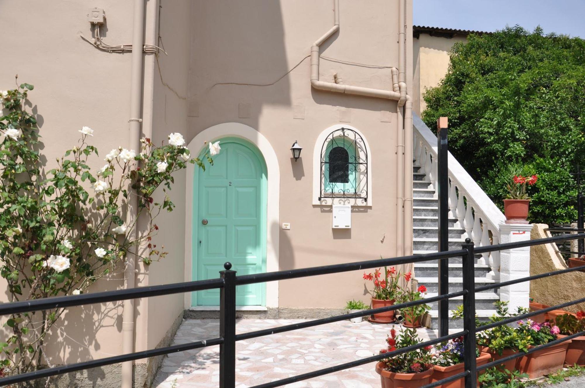 Paraskevi Apartments Ипсос Екстериор снимка